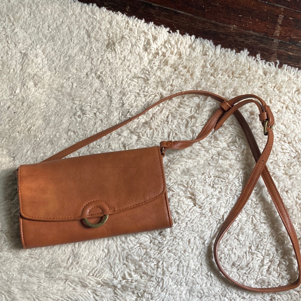 Universal Thread Crossbody